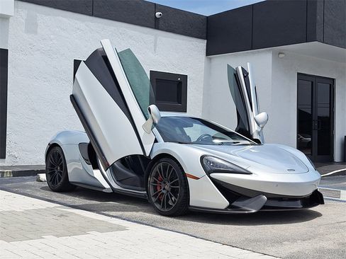 Used 2017 McLaren 570S Base image 26