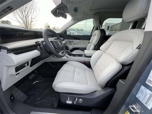 New 2026 Lincoln Nautilus Reserve image 9