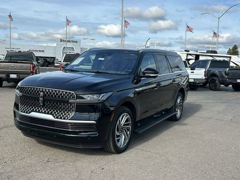 Used 2025 Lincoln Navigator L Reserve image 8