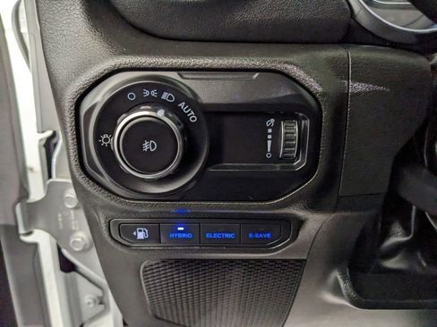 Used 2023 Jeep Wrangler Unlimited Sahara AWD/4WD image 13
