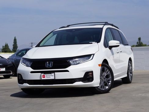 Used 2025 Honda Odyssey Touring image 3