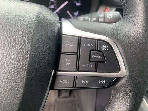 Used 2023 Toyota Sienna XLE image 30