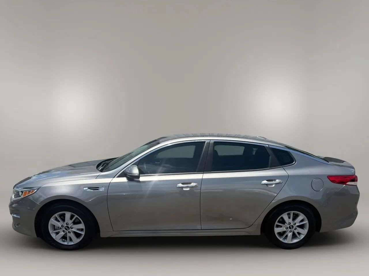 Used 2018 Kia Optima LX FWD image 4