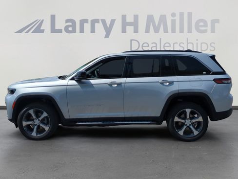 New 2026 Jeep Grand Cherokee Limited AWD/4WD image 2