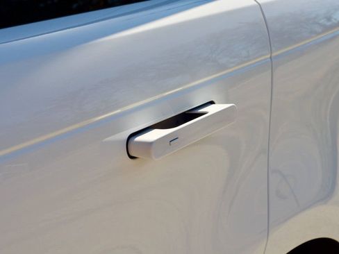 Used 2024 Land Rover Range Rover Sport SE image 12