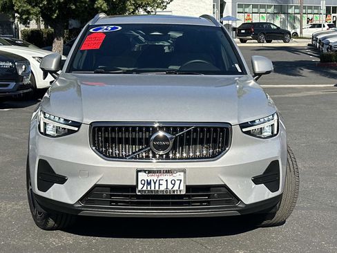 Certified 2025 Volvo XC40 B5 Core image 2