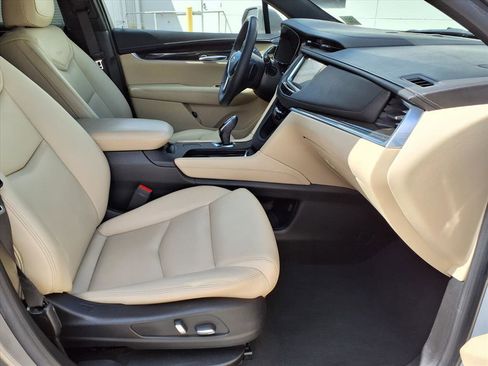 Used 2018 Cadillac XT5 Base image 9