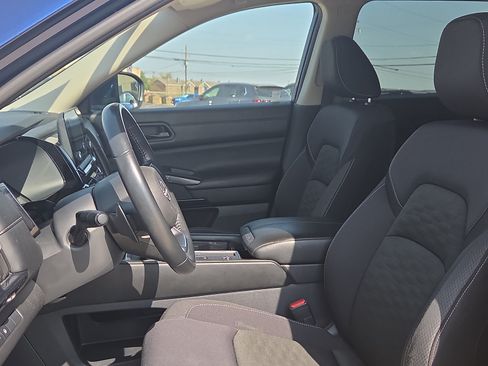 Used 2024 Nissan Pathfinder SV FWD image 10