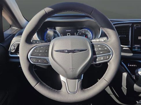 New 2026 Chrysler Pacifica Select image 15