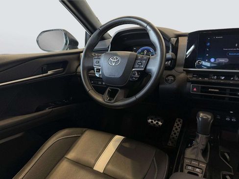 Used 2025 Toyota Camry SE FWD image 22
