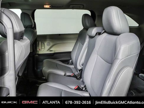 Used 2024 Toyota Sienna XLE FWD image 17