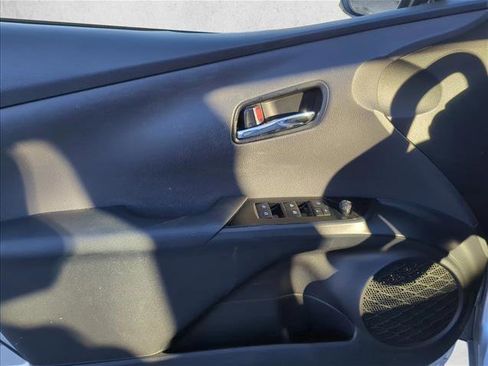Used 2017 Toyota Prius Two image 7