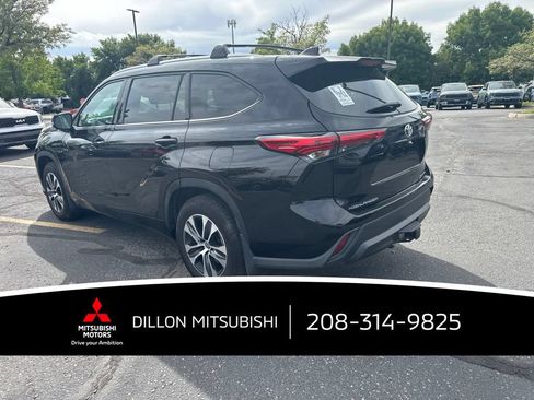 Used 2021 Toyota Highlander XLE AWD/4WD image 5