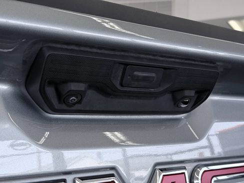 Used 2025 GMC Sierra 1500 Elevation image 18