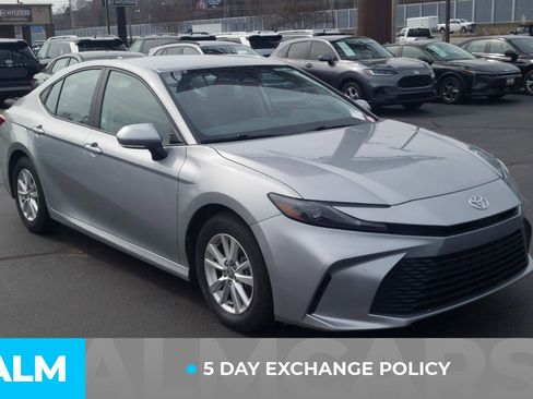 Used 2025 Toyota Camry LE image 4