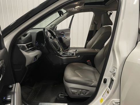 Used 2020 Toyota Highlander Limited image 36