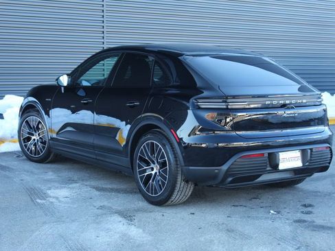 New 2026 Porsche Macan 4 Electric image 3