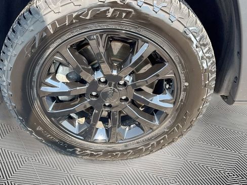 Used 2019 Jeep Cherokee Latitude Plus w/ Comfort/Convenience Group AWD/4WD image 29