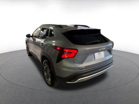 Used 2025 Chevrolet Trax LT image 11