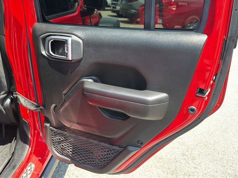 Used 2021 Jeep Gladiator Mojave AWD/4WD image 16