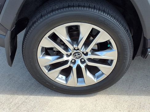 Used 2021 Toyota RAV4 XLE Premium FWD image 9