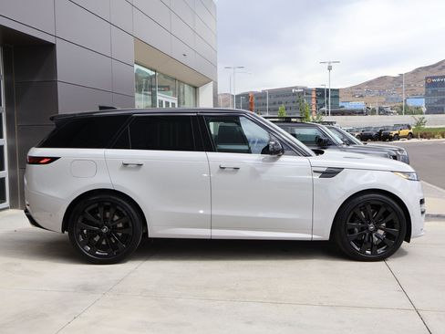 Used 2025 Land Rover Range Rover Sport Dynamic SE AWD/4WD image 5