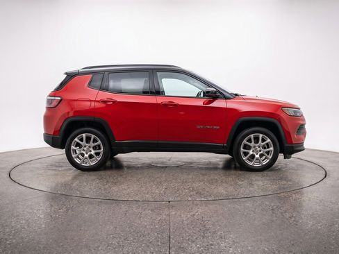 Used 2025 Jeep Compass Limited AWD/4WD image 11