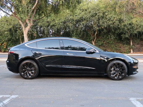 Used 2019 Tesla Model 3 Standard Range Plus image 9