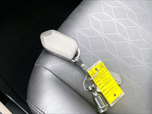 Used 2025 Kia Carnival FWD image 14