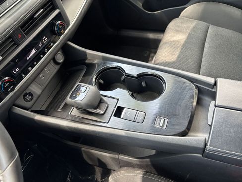 Used 2025 Nissan Rogue SV FWD image 42