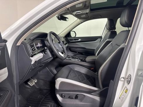 Used 2024 Volkswagen Atlas Peak Edition SE AWD/4WD image 11