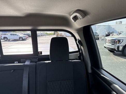Used 2019 Nissan Titan SV w/ SV Convenience Package image 12