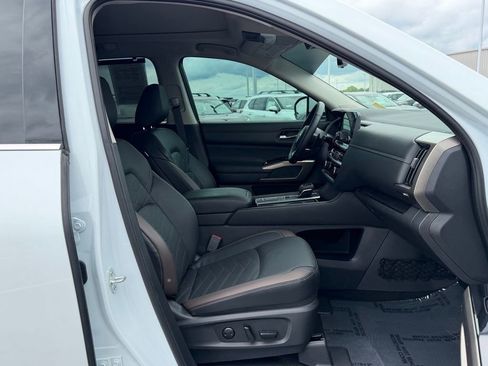 Used 2025 Nissan Pathfinder Platinum w/ Cargo Package FWD image 27