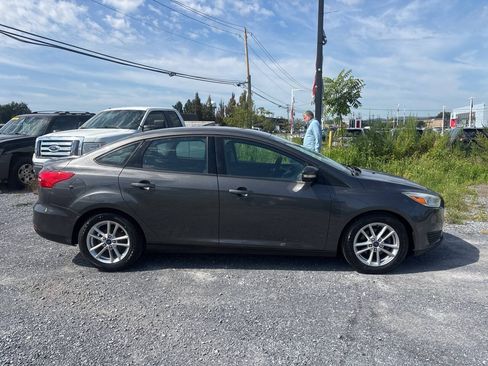 Used 2015 Ford Focus SE FWD image 6