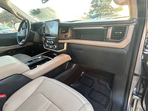 Used 2023 Ford Expedition Max Limited image 27