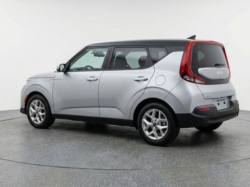 Used 2025 Kia Soul LX w/ LX Technology Package FWD image 6
