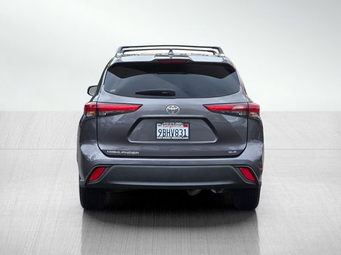 Used 2022 Toyota Highlander XLE FWD image 6