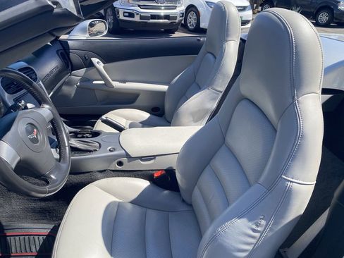 Used 2006 Chevrolet Corvette Convertible RWD image 21