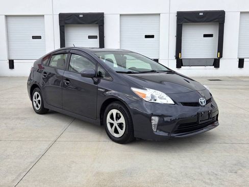 Used 2015 Toyota Prius Two FWD image 3