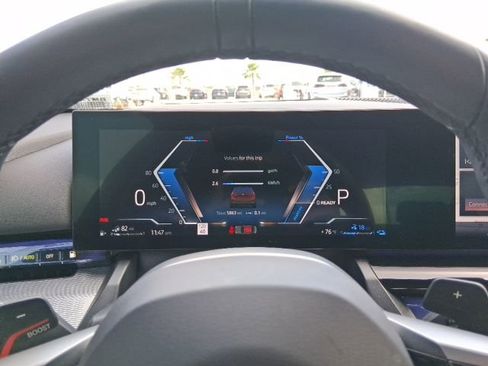 Used 2025 BMW 550e xDrive w/ Executive Package AWD/4WD image 7