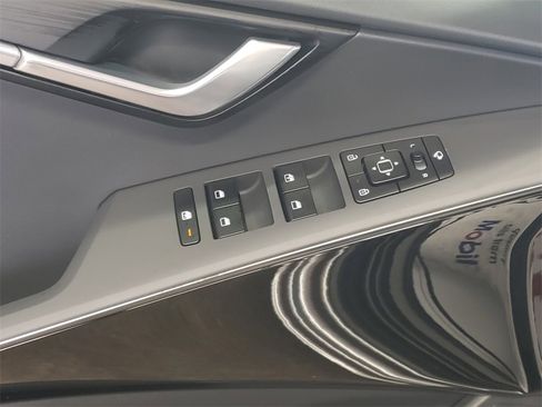 Used 2023 Kia Niro EX Touring image 15