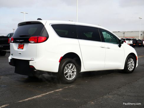 New 2026 Chrysler Voyager LX image 28