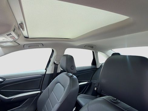 Used 2024 Volkswagen Jetta SE w/ Panoramic Sunroof Package FWD image 24
