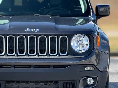 Used 2018 Jeep Renegade Latitude image 12