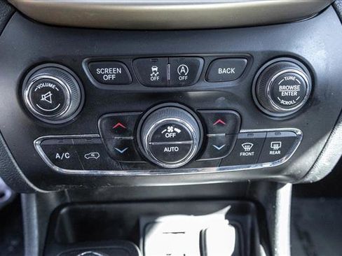 Used 2016 Jeep Cherokee Limited AWD/4WD image 18