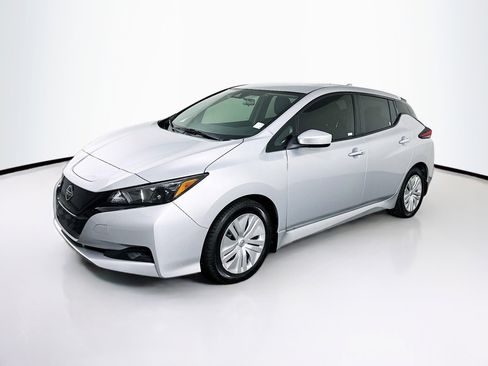 Used 2024 Nissan Leaf S FWD image 3