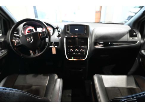 Used 2019 Dodge Grand Caravan SXT w/ Blacktop Package FWD image 22