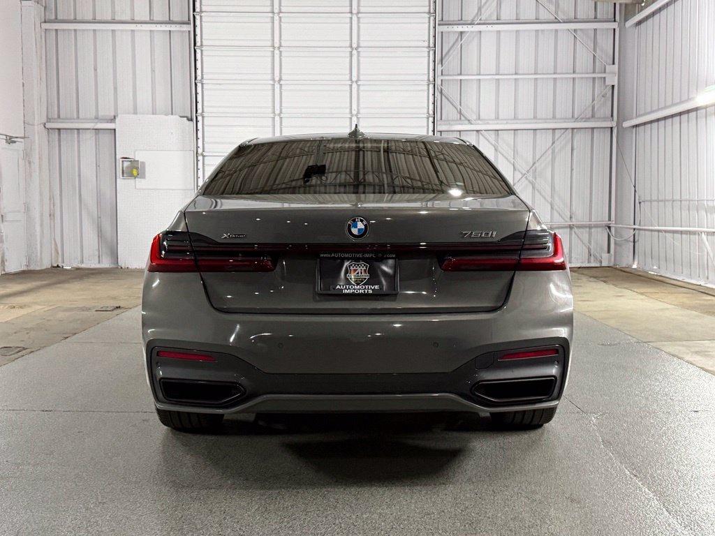 Used 2022 BMW 750i xDrive w/ Executive Package AWD/4WD image 10