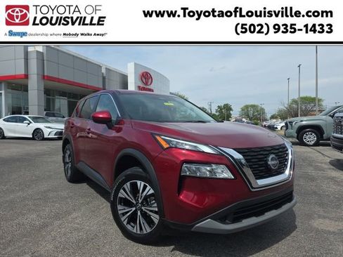 Used 2023 Nissan Rogue SV image 1