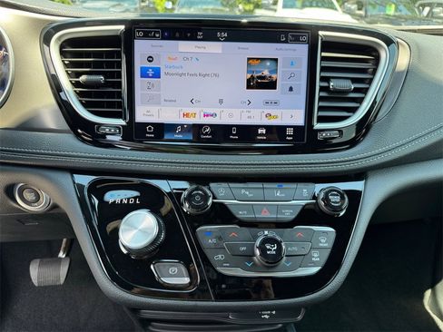 New 2026 Chrysler Pacifica Select image 26